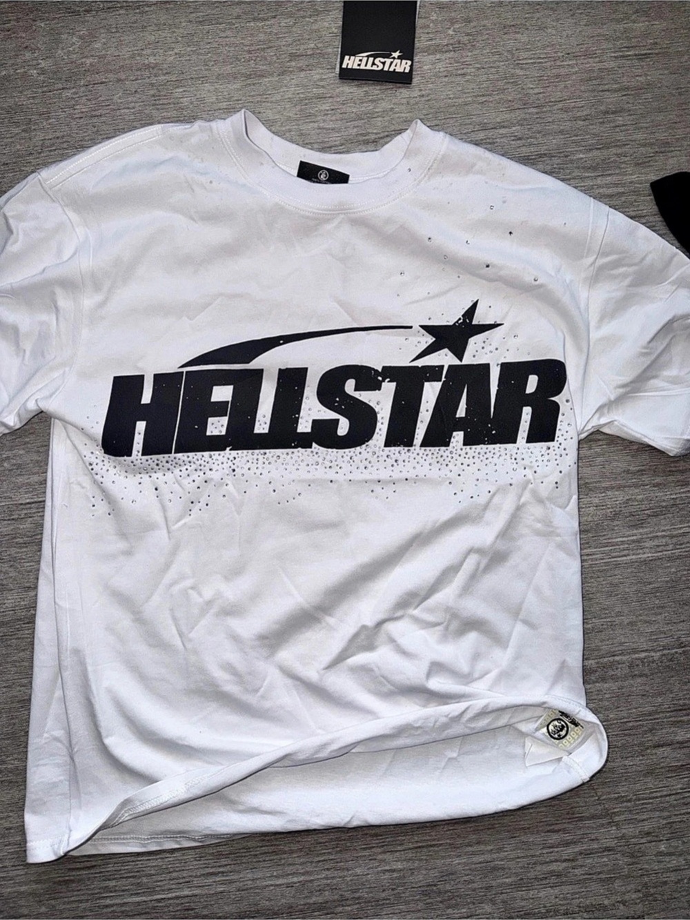 Tapout Graphic Short Sleeve Tee in White & Black Like New